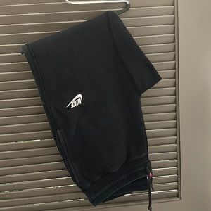 Men size small Black Nike Sweatpants. Fairly worn.